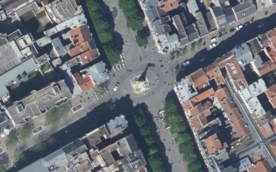 Vue aérienne du Place de la Fontaine de la Solidarité
