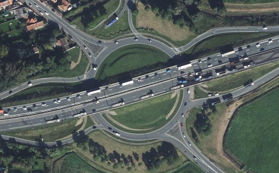 Vue aérienne du Rond-point anonyme n°27488522