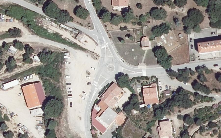 Vue aérienne du Rond-point anonyme n°27498450
