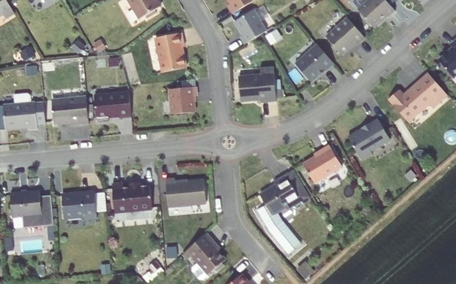 Vue aérienne du Rond-point anonyme n°275021661