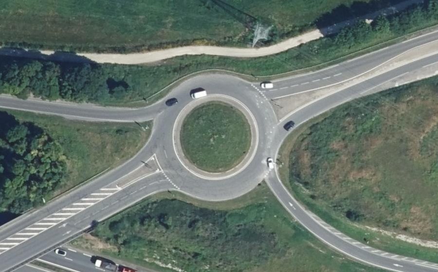 Vue aérienne du Rond-point anonyme n°27505612