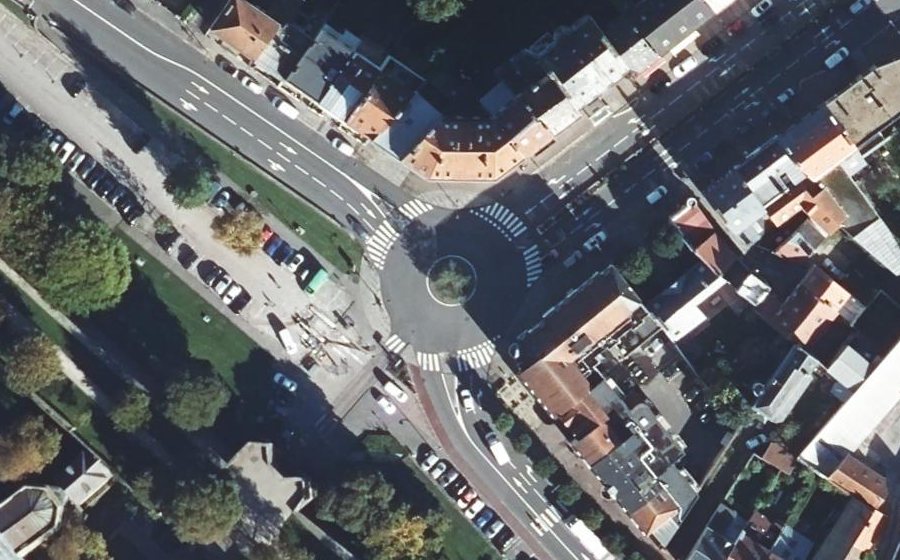Vue aérienne du Rond-point anonyme n°27506012