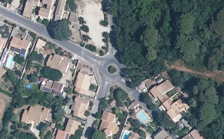 Vue aérienne du Rond-point anonyme n°27506541