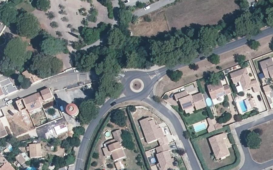 Vue aérienne du Rond-point anonyme n°27506544