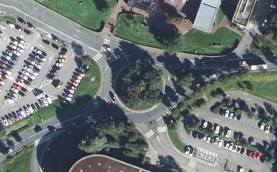 Vue aérienne du Rond-point anonyme n°27508704