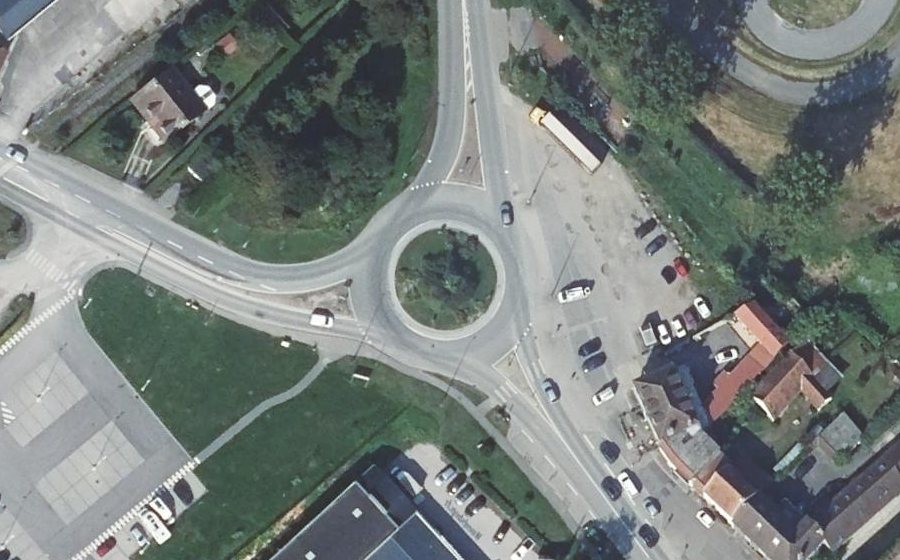 Vue aérienne du Rond-point anonyme n°27509682