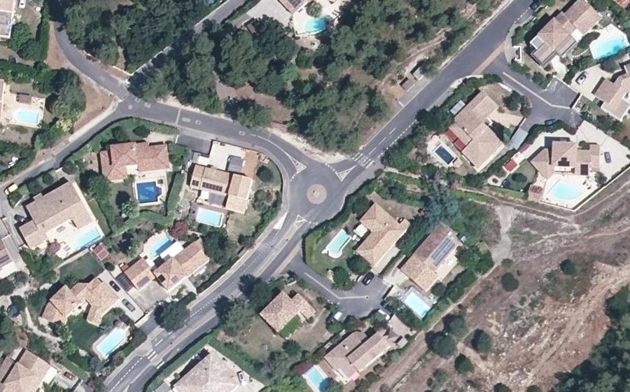 Vue aérienne du Rond-point anonyme n°27512185