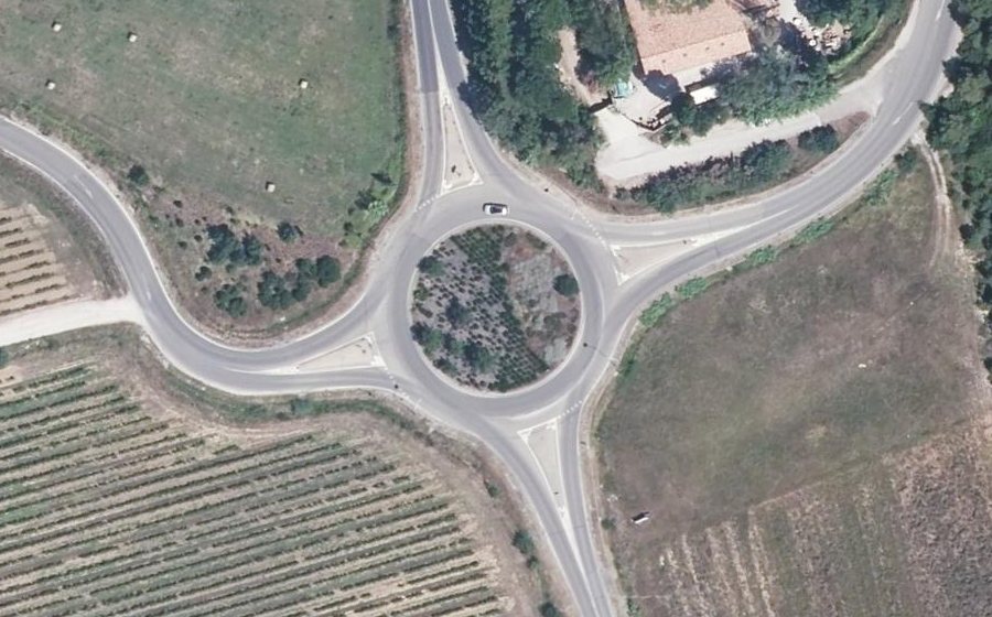 Vue aérienne du Rond-point anonyme n°27512880
