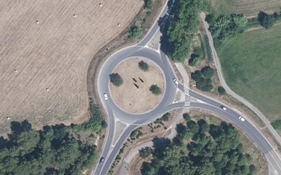 Vue aérienne du Rond-point anonyme n°27513562