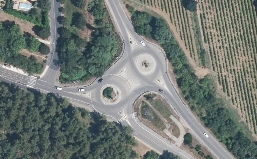 Vue aérienne du Rond-point anonyme n°27513567