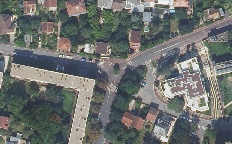 Vue aérienne du Rond-point anonyme n°27514822