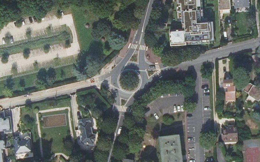 Vue aérienne du Rond-point anonyme n°27514847