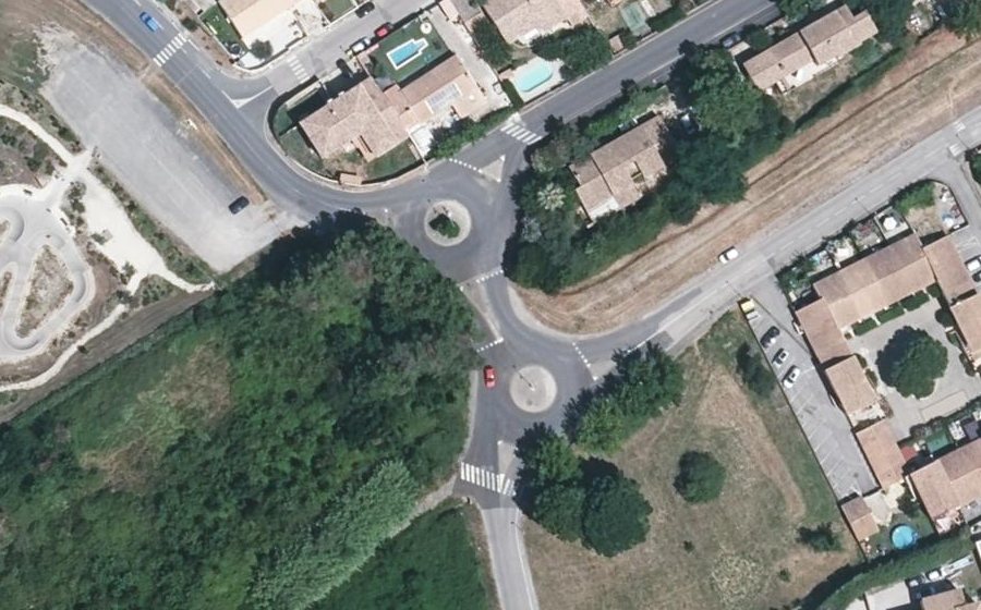 Vue aérienne du Rond-point anonyme n°27515216