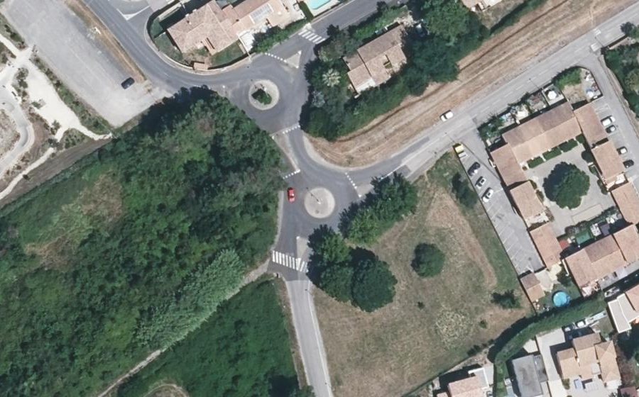 Vue aérienne du Rond-point anonyme n°27515217