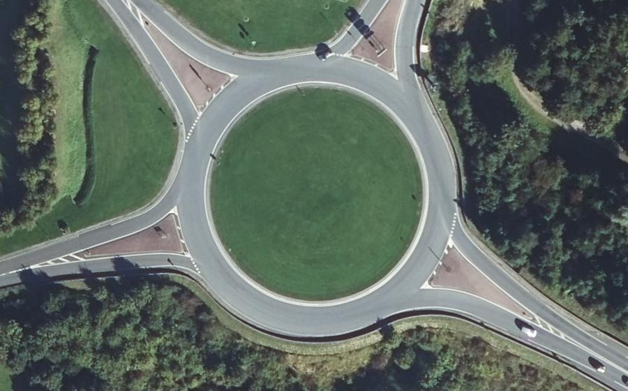 Vue aérienne du Rond-point anonyme n°27515427