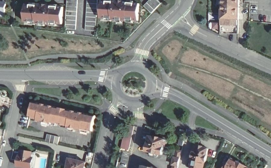 Vue aérienne du Rond-point anonyme n°27515768