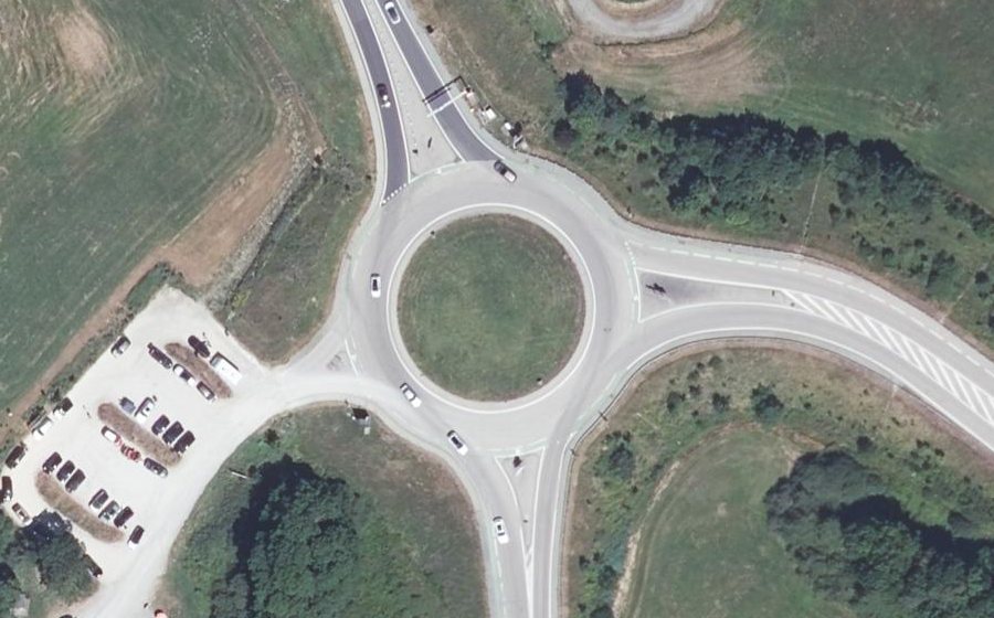 Vue aérienne du Rond-point anonyme n°275205488