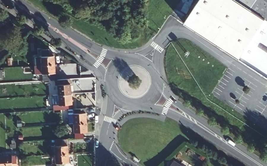 Vue aérienne du Rond-point anonyme n°27521253
