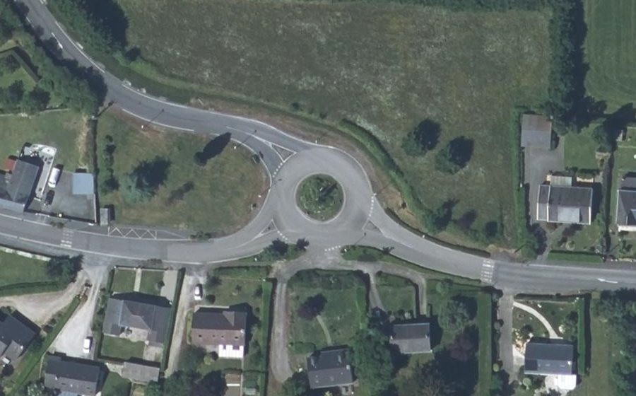Vue aérienne du Rond-point anonyme n°275213471