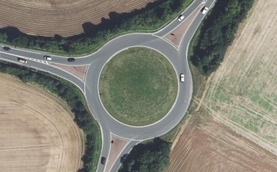 Vue aérienne du Rond-point anonyme n°27522257