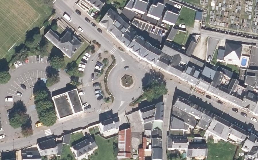 Vue aérienne du Rond-point anonyme n°275276960