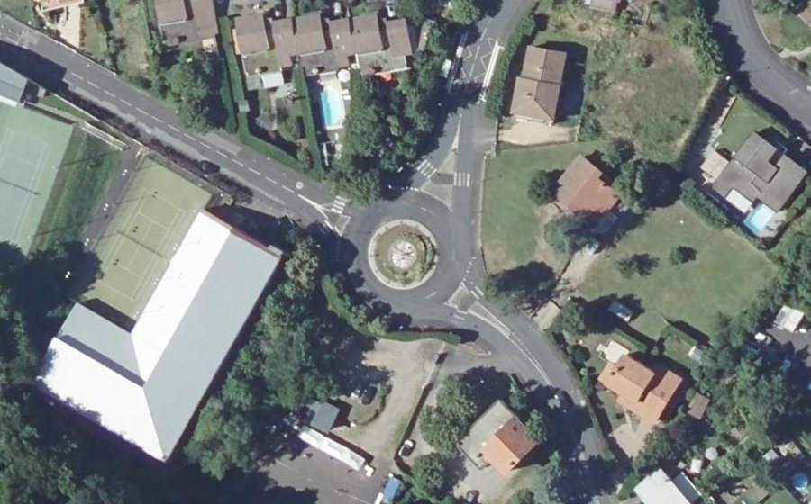 Vue aérienne du Rond-point anonyme n°27528826