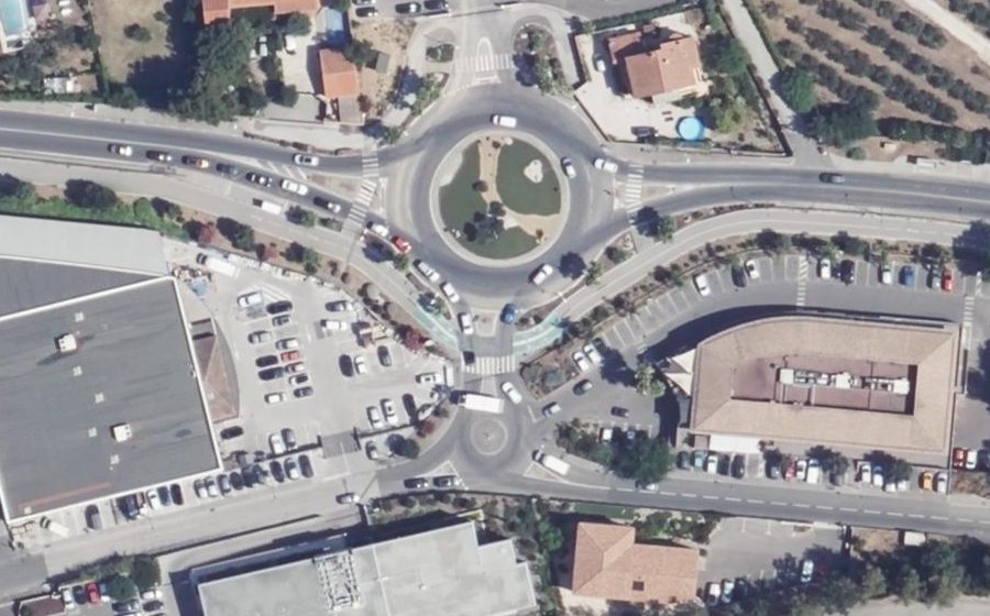 Vue aérienne du Rond-point anonyme n°27540978