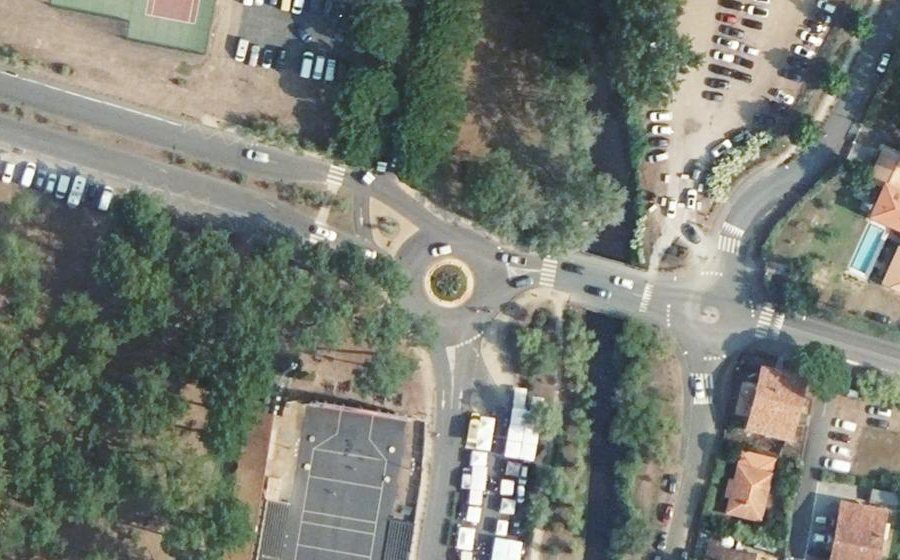 Vue aérienne du Rond-point anonyme n°27543026