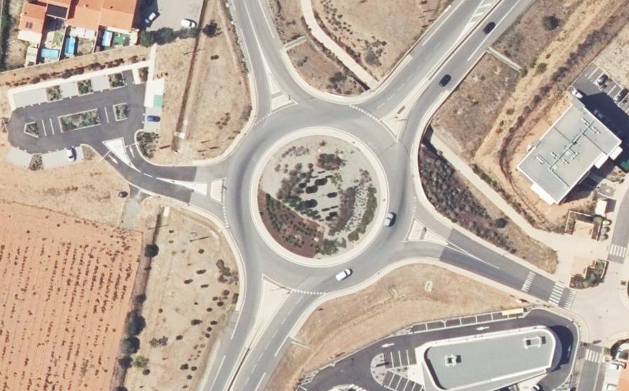 Vue aérienne du Rond-point anonyme n°275461240