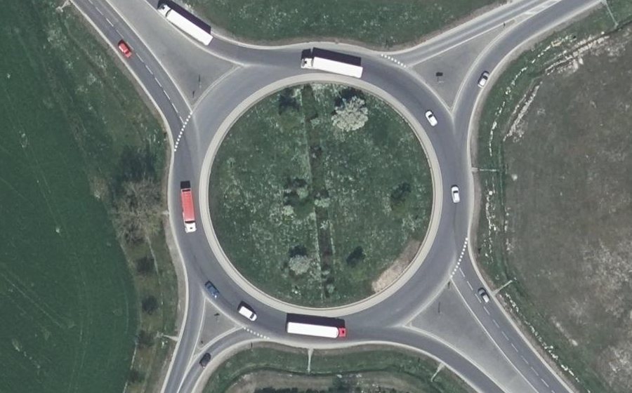 Vue aérienne du Rond-point anonyme n°27553557