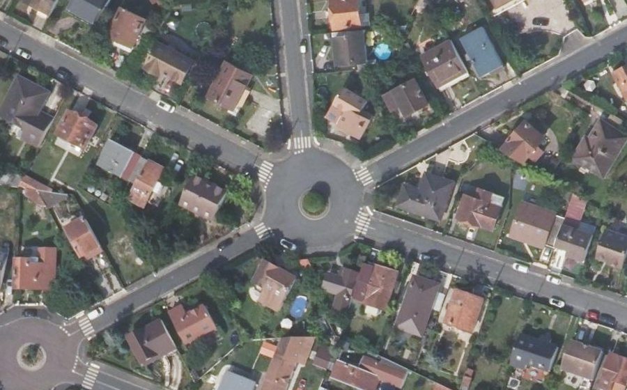 Vue aérienne du Rond-point anonyme n°27554434