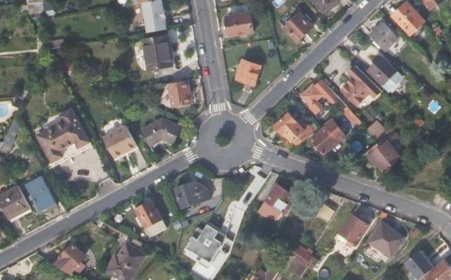 Vue aérienne du Rond-point anonyme n°27555233