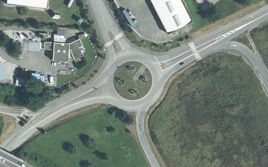 Vue aérienne du Rond-point anonyme n°27559036