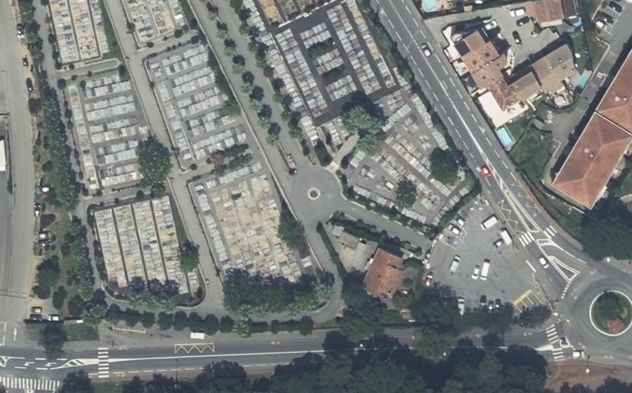Vue aérienne du Rond-point anonyme n°275613748
