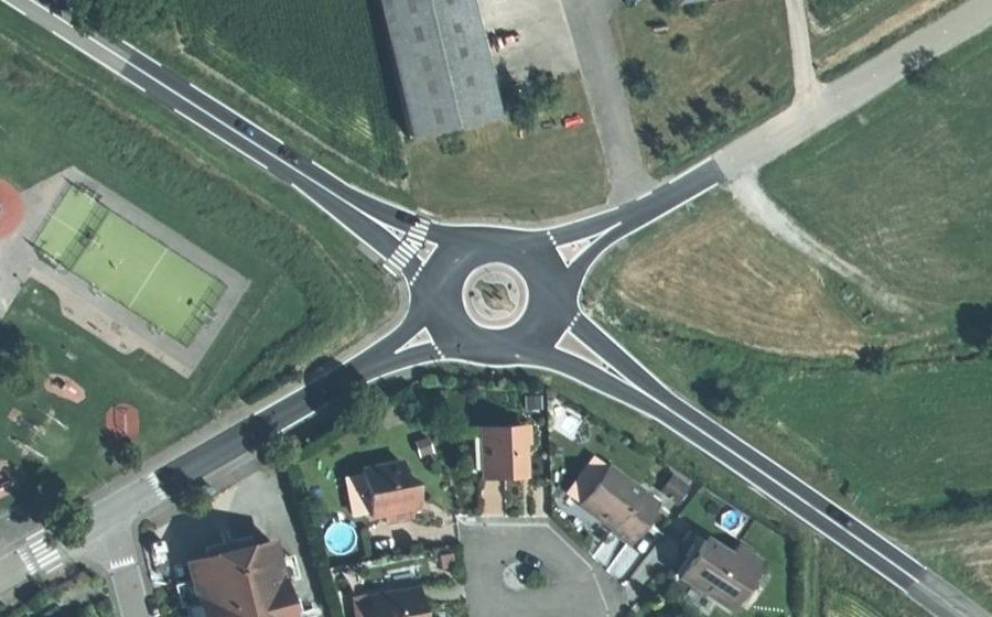 Vue aérienne du Rond-point anonyme n°27564305