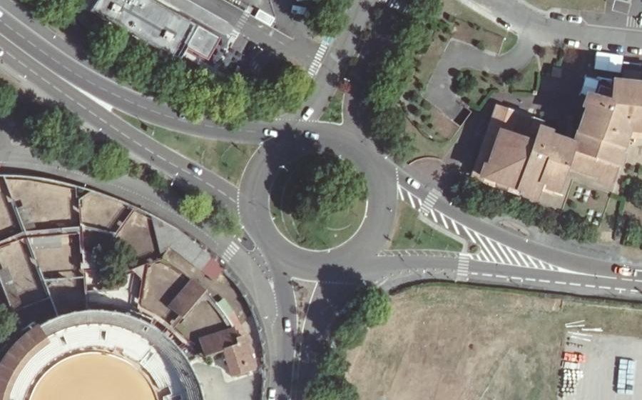 Vue aérienne du Rond-point anonyme n°27564647