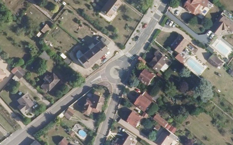 Vue aérienne du Rond-point anonyme n°27565822