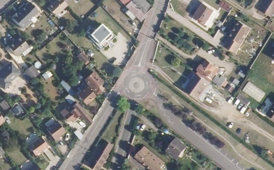 Vue aérienne du Rond-point anonyme n°27565823