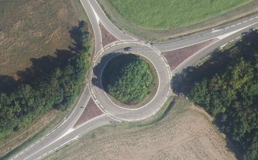 Vue aérienne du Rond-point anonyme n°27565838