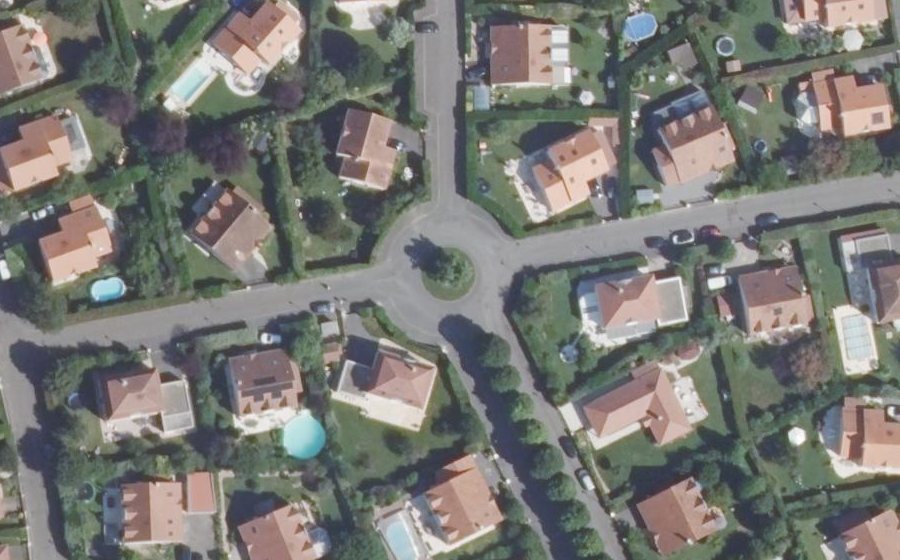 Vue aérienne du Rond-point anonyme n°27569403