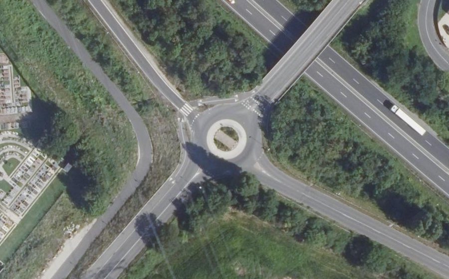 Vue aérienne du Rond-point anonyme n°27569507