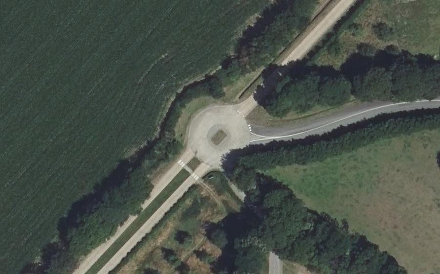 Vue aérienne du Rond-point anonyme n°275712502