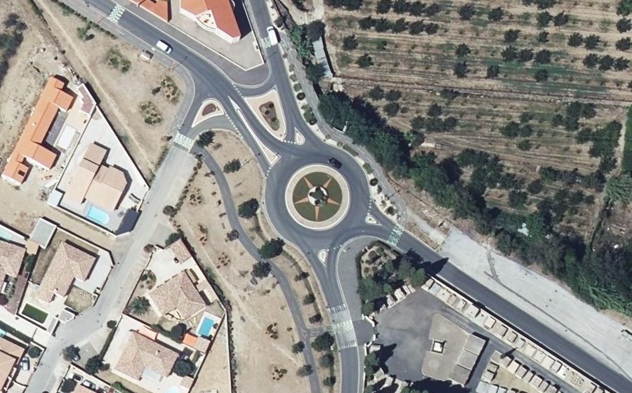 Vue aérienne du Rond-point anonyme n°275755173