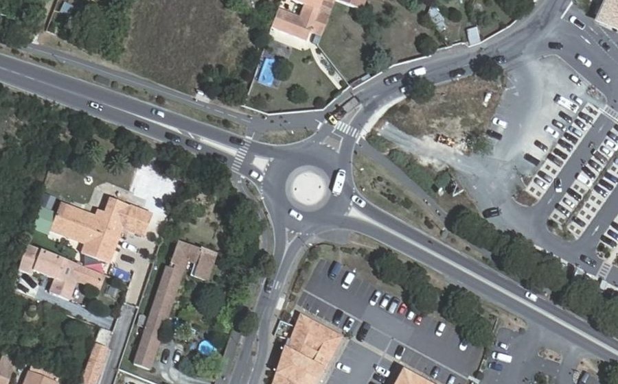 Vue aérienne du Rond-point anonyme n°27576210