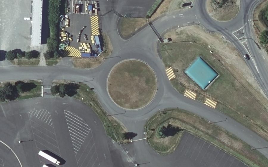 Vue aérienne du Rond-point anonyme n°27576826