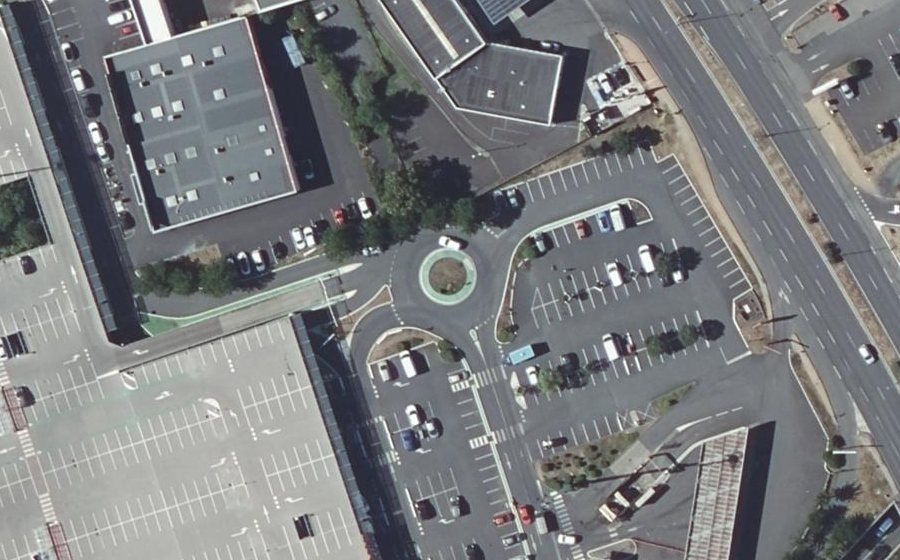 Vue aérienne du Rond-point anonyme n°27577152