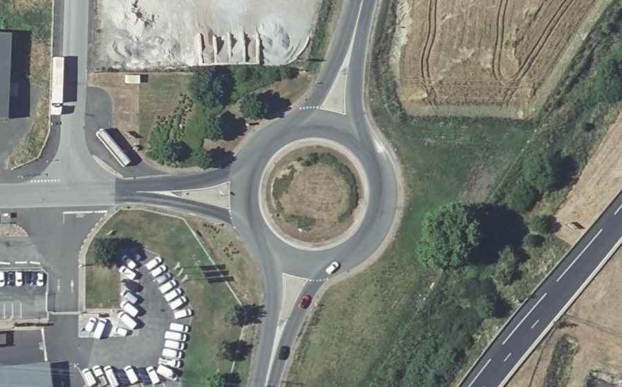Vue aérienne du Rond-point anonyme n°27577277