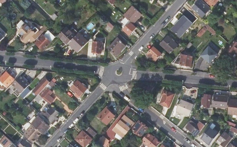 Vue aérienne du Rond-point anonyme n°27577514