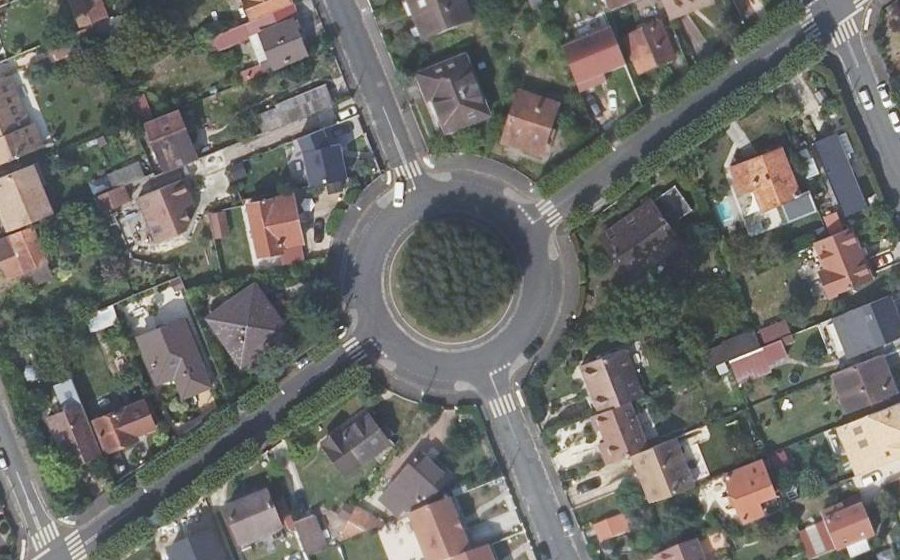 Vue aérienne du Rond-point anonyme n°27579830