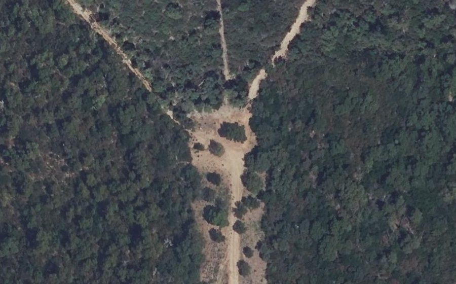 Vue aérienne du Rond-point anonyme n°275816161